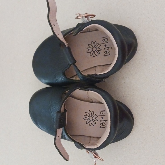 Teg+Lai  T Strap Black Rubber Flex Sole Shoes - Picture 6 of 10